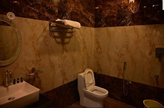 Hotel Raghuveer Inn By Bookingcare Sitapur Muafi Экстерьер фото